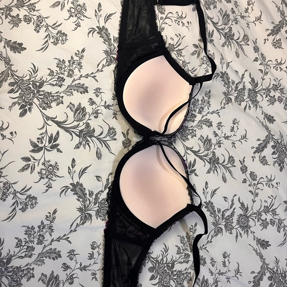RARE Beautiful Victoria Secret push up bra - Picture 3 of 4